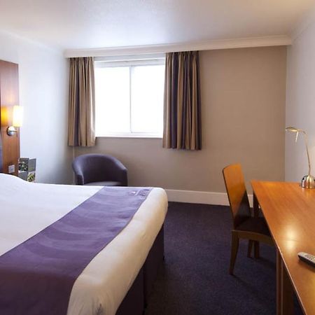 Premier Inn Swindon Central ภายนอก รูปภาพ