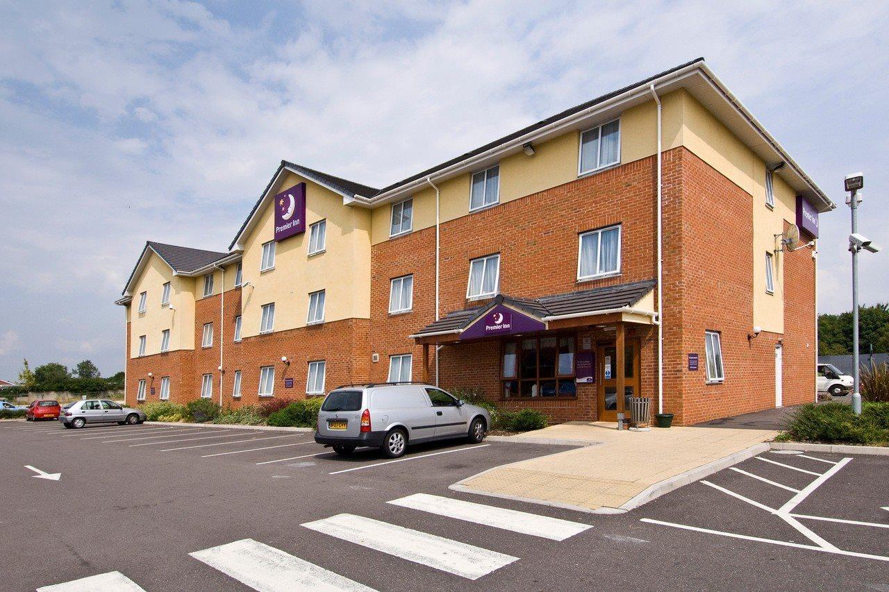 Premier Inn Swindon Central ภายนอก รูปภาพ