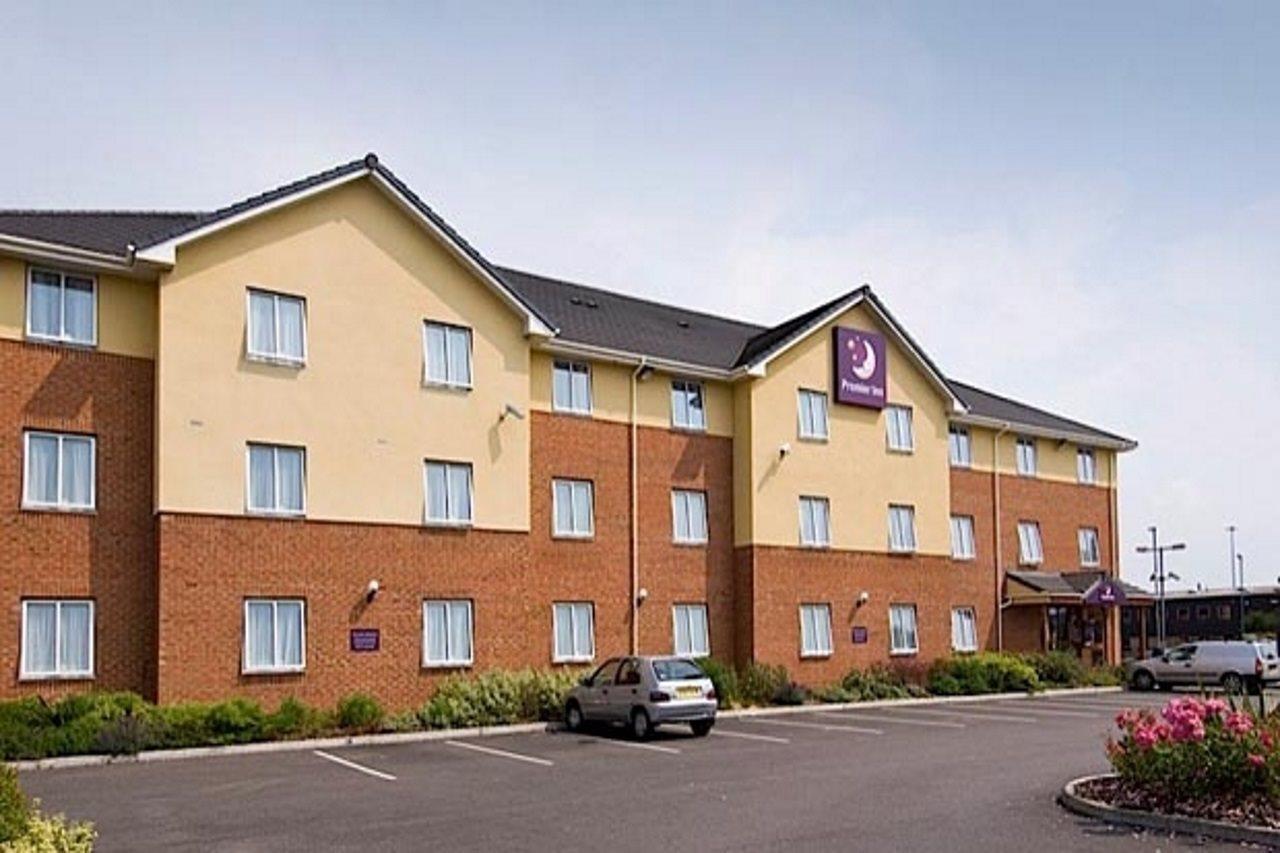 Premier Inn Swindon Central ภายนอก รูปภาพ